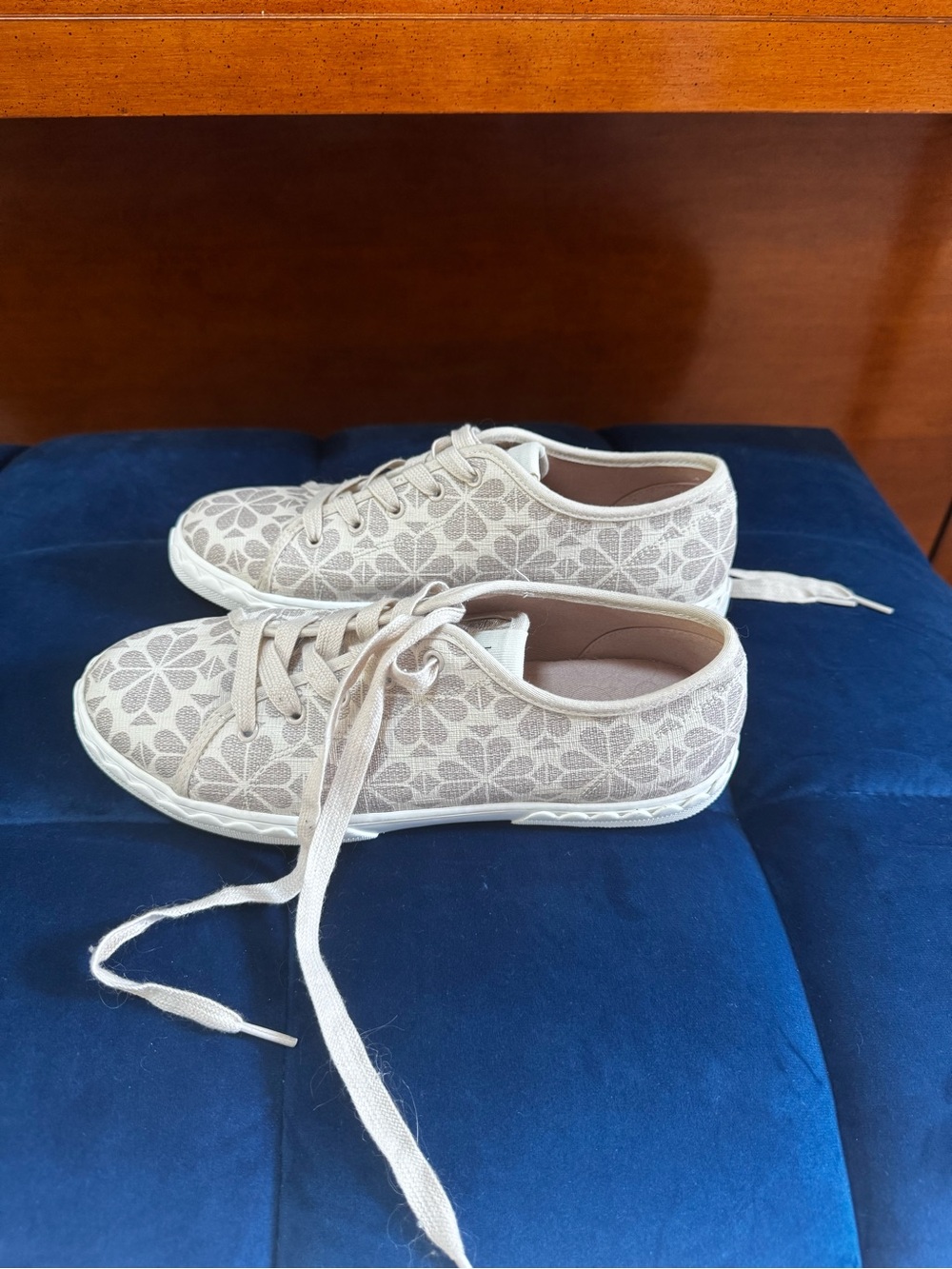 The Kate Spade Vale Spade Flower Coated Canvas Sneakers SZ 8.5B - Picture 5 of 14
